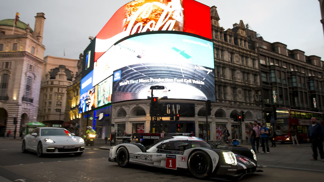 Mark Webber - Porsche 919 Hybrid - Showrun - London 2016