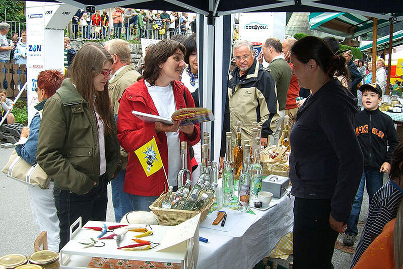 Markt beim Zieleinlauf-DörfliFest