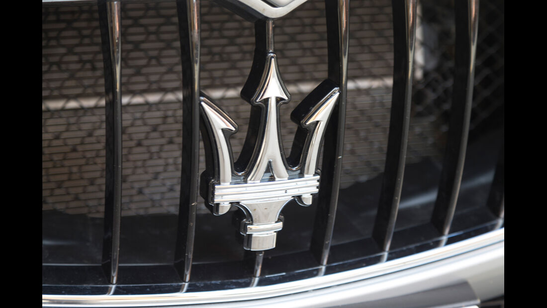 Maserati Quattroporte A Q4, Emblem, Dreizack
