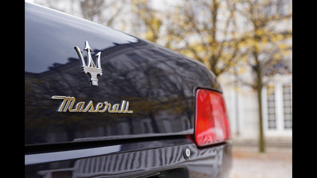 Maserati Quattroporte IV Ottocilindri Evoluzione, Schriftzug, Emblem