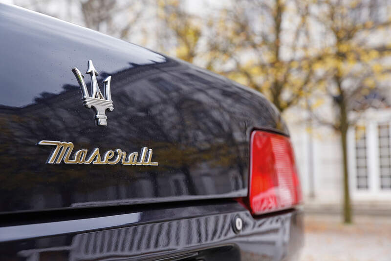 Maserati Quattroporte IV Ottocilindri Evoluzione, Schriftzug, Emblem