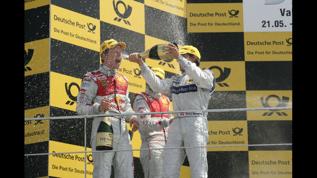 Mattias Ekström, Martin Tomczyk und Bruno Spengler feiern bei der Siegerehrung - DTM Valencia 2010