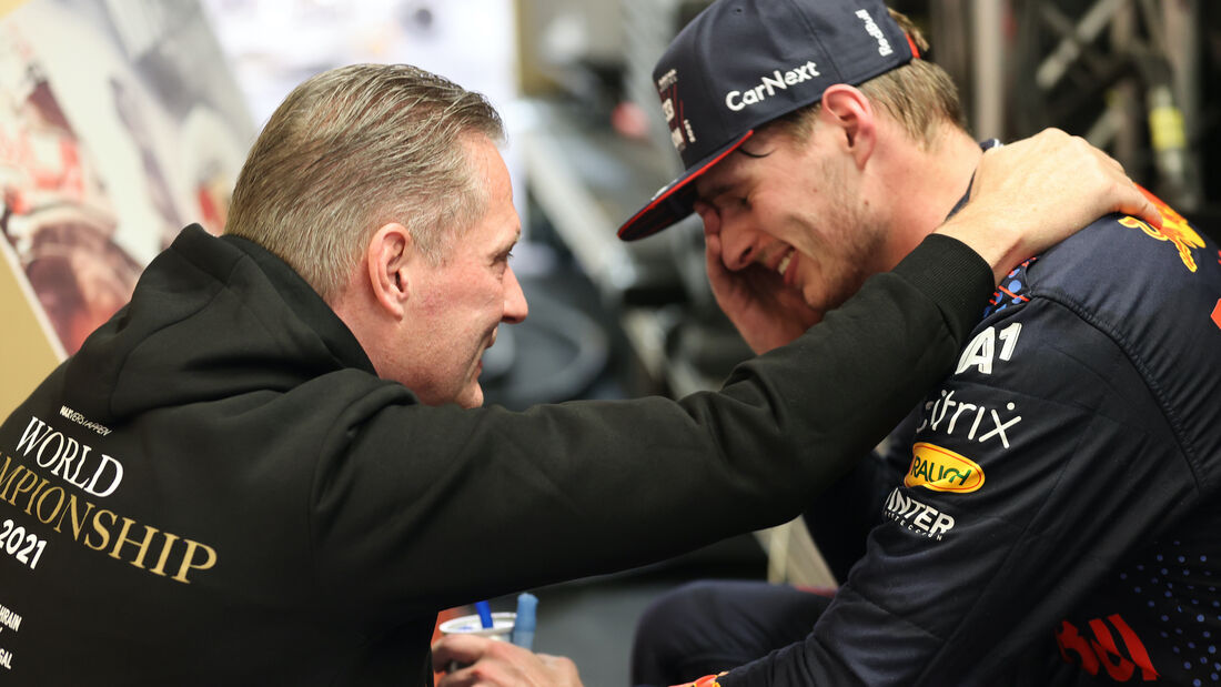 Max Verstappen - Jos Verstappen . Red Bull - Formel 1 - GP Abu Dhabi - 12. Dezember 2021