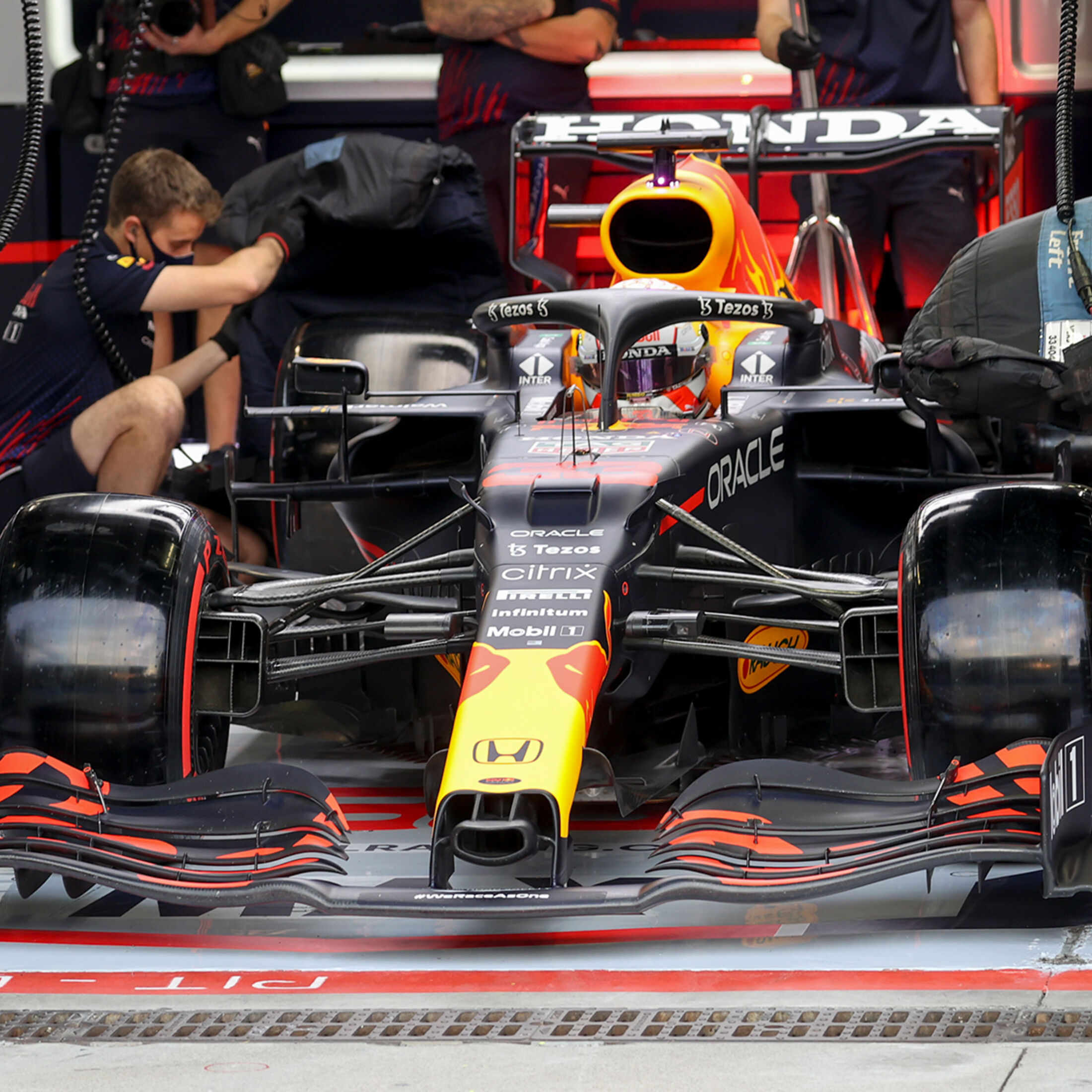 https://imgr1.auto-motor-und-sport.de/Max-Verstappen-Red-Bull-Formel-1-GP-Italien-Monza-10-September-2021-jsonLd1x1-b48e96b6-1831336.jpg
