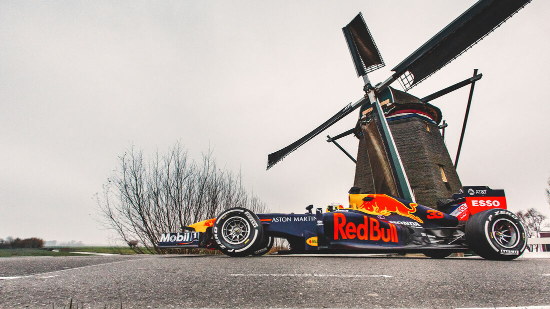 Max Verstappen - Red Bull RB7 - Road-Trip - Januar 2020