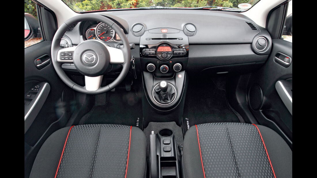 Mazda 2 1.3, Cockpit
