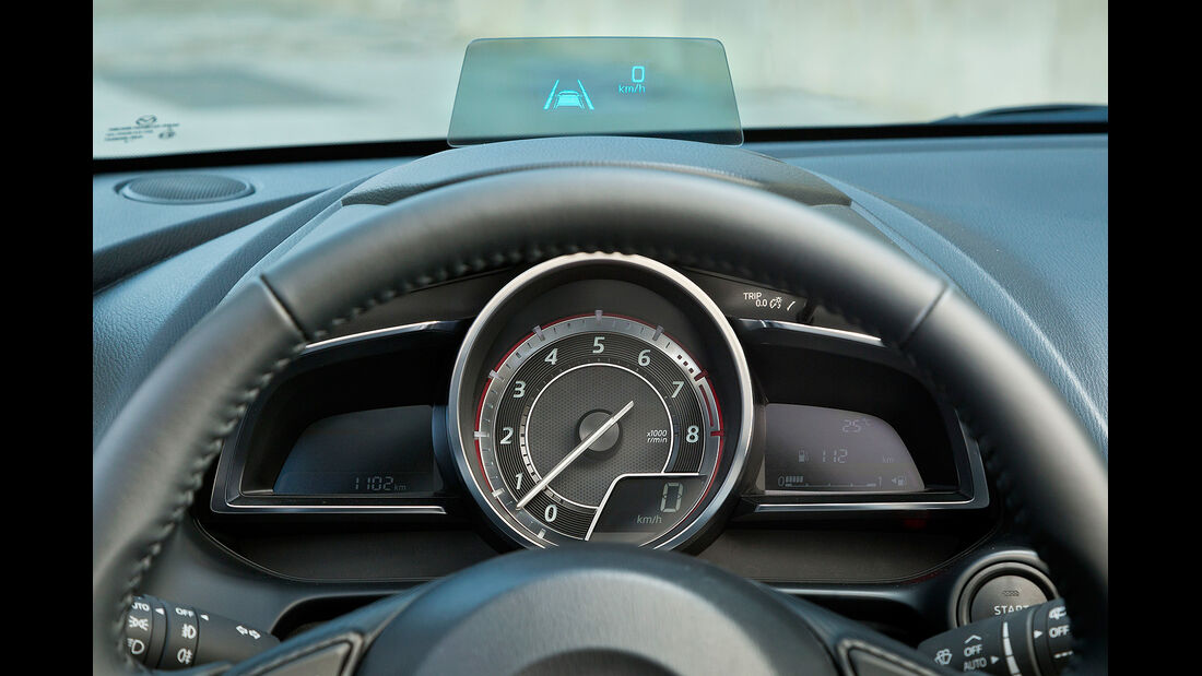 Mazda 2, Innenraum, Cockpit, Head-up-Display