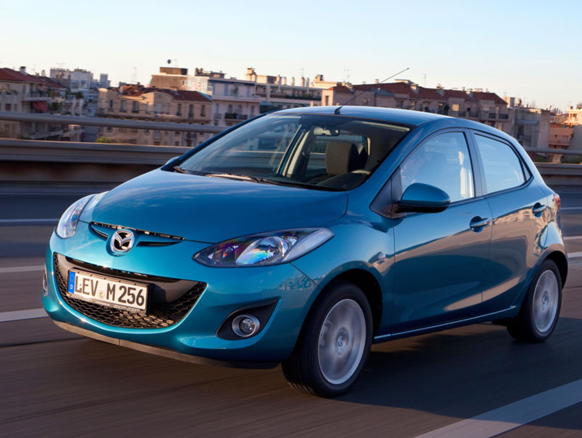 Mazda 2 im Fahrbericht: Frischzellenkur für den Kleinwagen