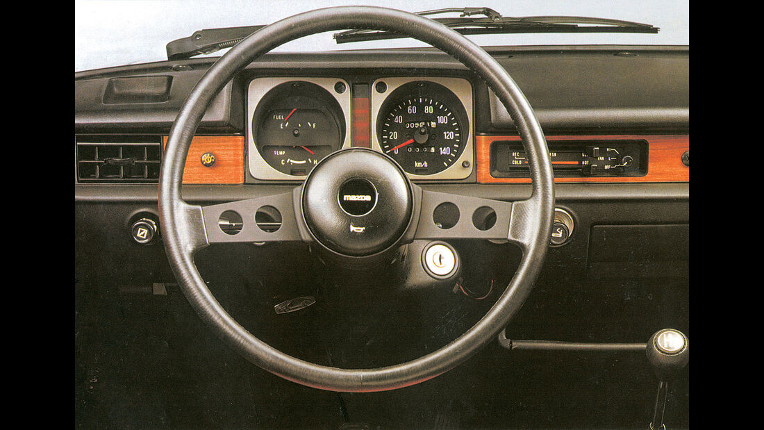 Mazda 323 Historie