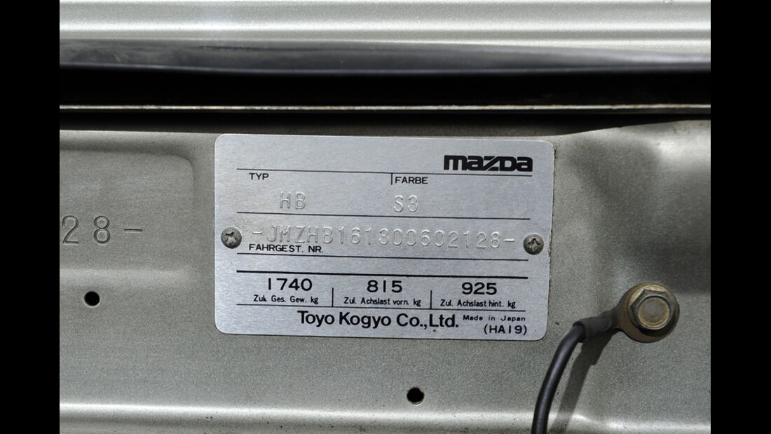 Mazda 929 Coupe, Herstellerplakette, Detail