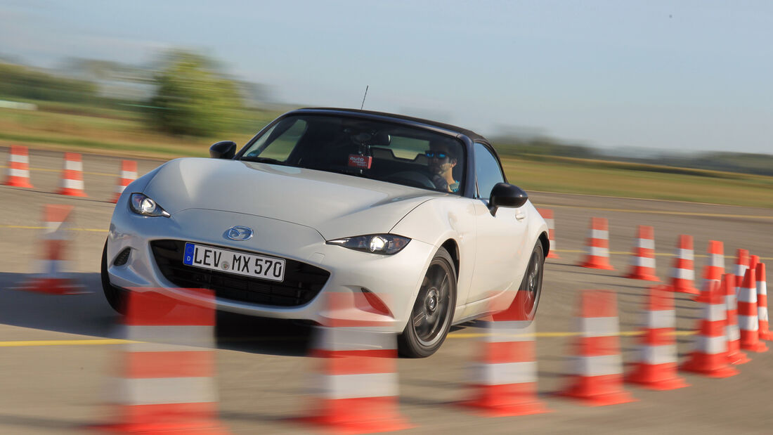 Mazda MX-5 Skyactiv-G 131, Frontansicht, Kurvenfahrt