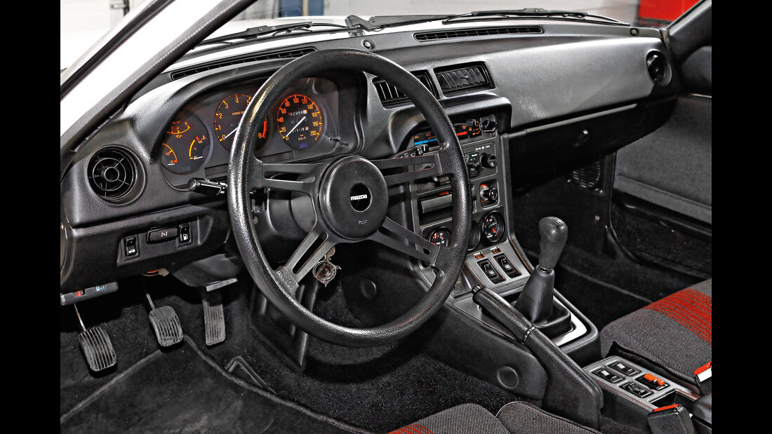 Mazda RX-7, Cockpit