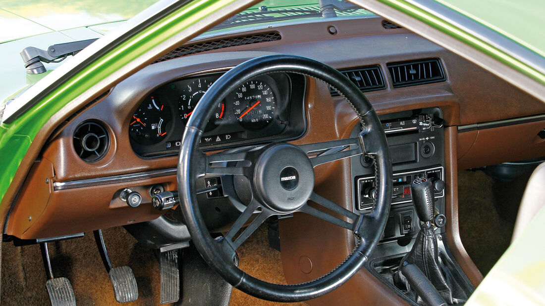 Mazda RX-7, Cockpit, Lenkrad