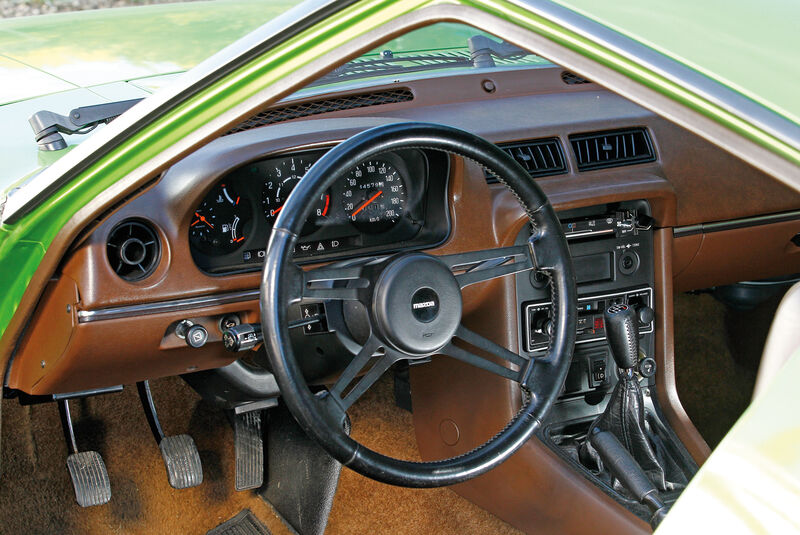 Mazda RX-7, Cockpit, Lenkrad