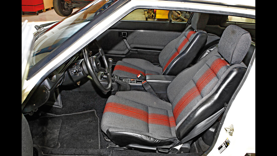 Mazda RX-7, Sitze