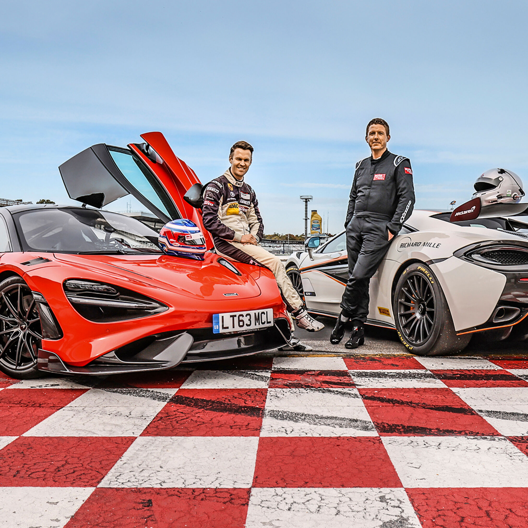 McLaren 765 LT vs. Mclaren 620R Hot Lap