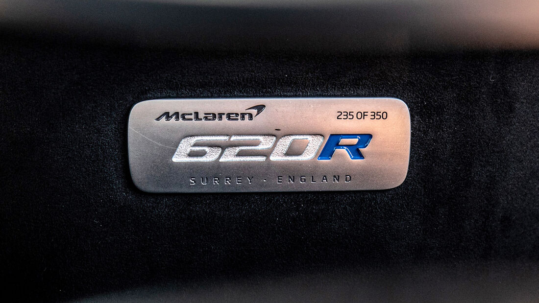 McLaren 620R, Plakette