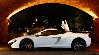 McLaren 650S Spider, Seitenansicht, Verdeck öffnet