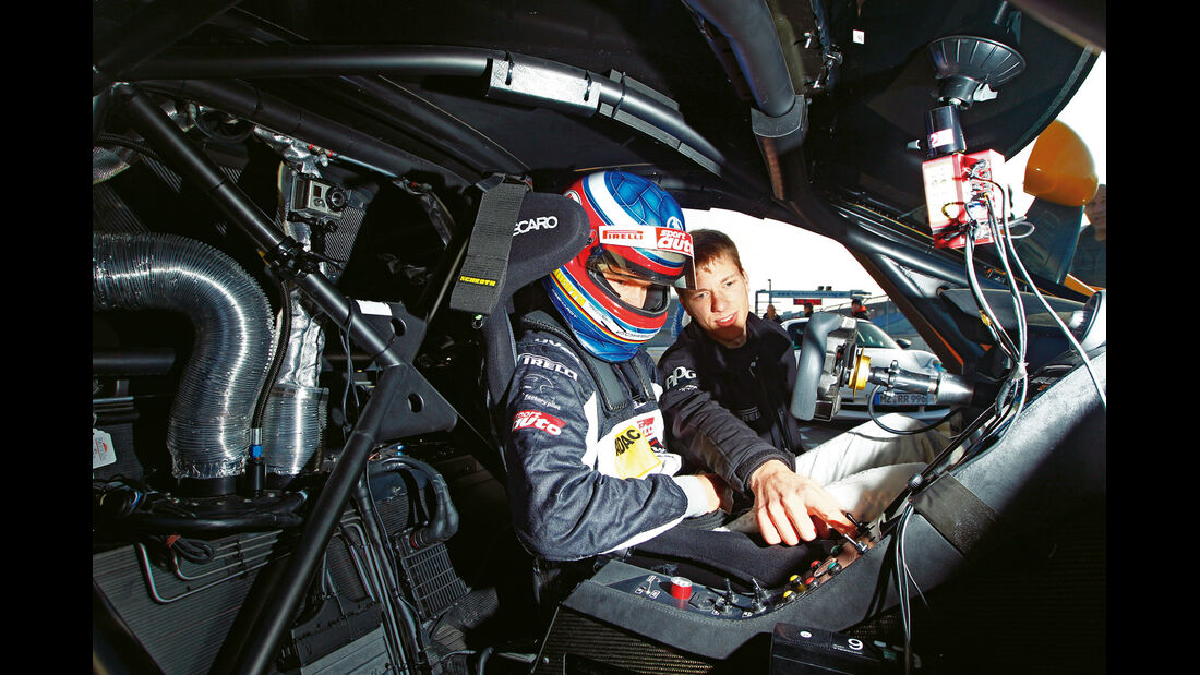 McLaren MP4-12C GT3, Cockpit, Fahrer