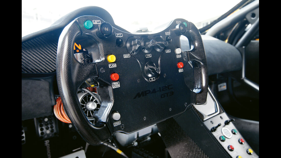 McLaren MP4-12C GT3, Lenkrad, Cockpit