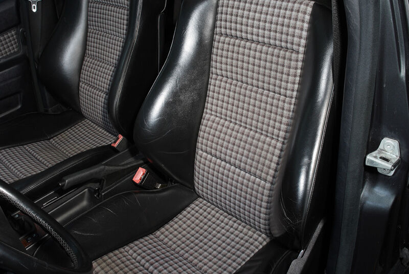 Mercedes 190 E 2.5-16 EVO II, Detail, Sitze