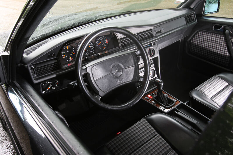 Mercedes 190 E 2.5-16 Evo II, Cockpit, Lenkrad