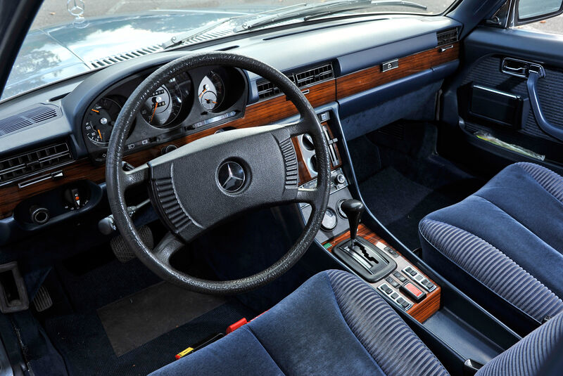 Mercedes 450 SEL 6.9, Cockpit