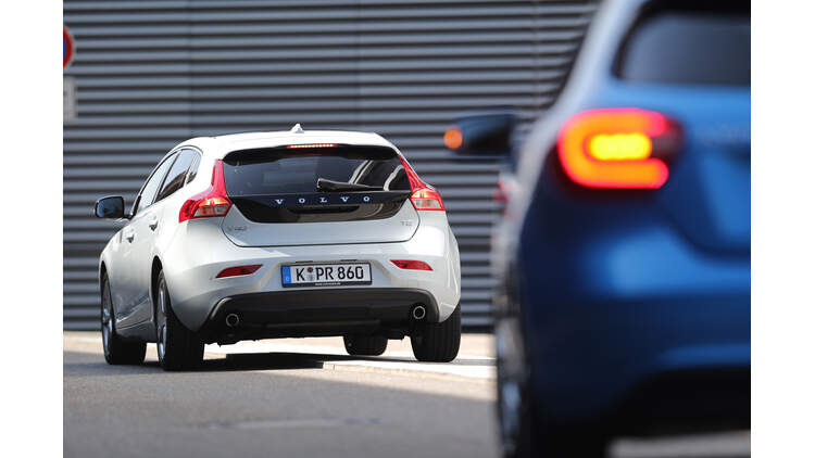 Mercedes A 180 Und Volvo V40 T2 Im Fahrbericht Edle Und Starke Kompakte Auto Motor Und Sport