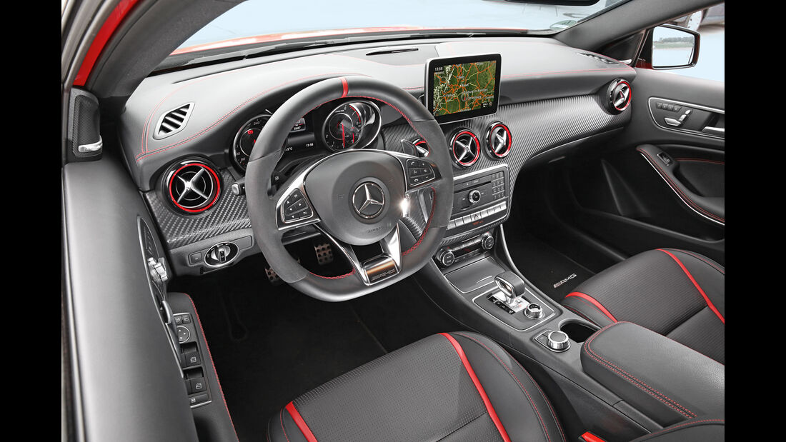 Mercedes-AMG A45 4Matic, Cockpit