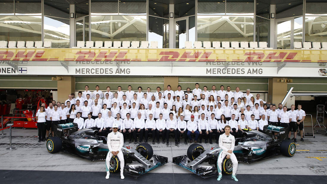 Ein Gp Wochenende Mit Mercedes 96 Stunden Von Abu Dhabi Auto Motor Und Sport