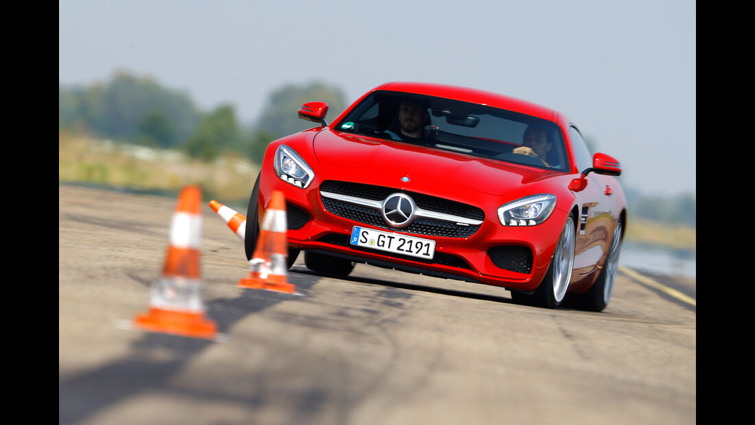 Mercedes-AMG GT, Frontansicht, Slalom