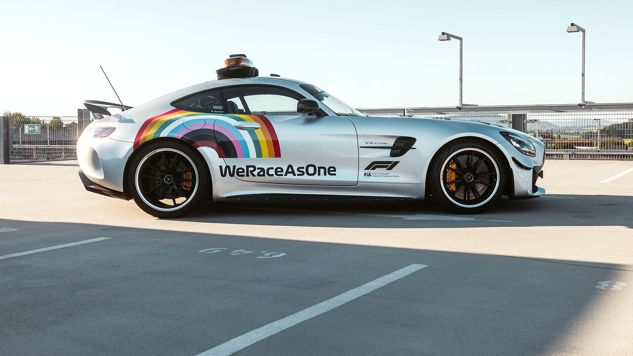 Neue Safety Car Lackierung Maylander Im Regenbogen Look Auto Motor Und Sport