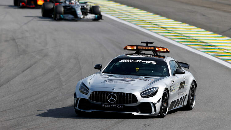 Safety Car Neben Mercedes Fur 2021 Formel 1 Gewinnt Aston Martin Auto Motor Und Sport