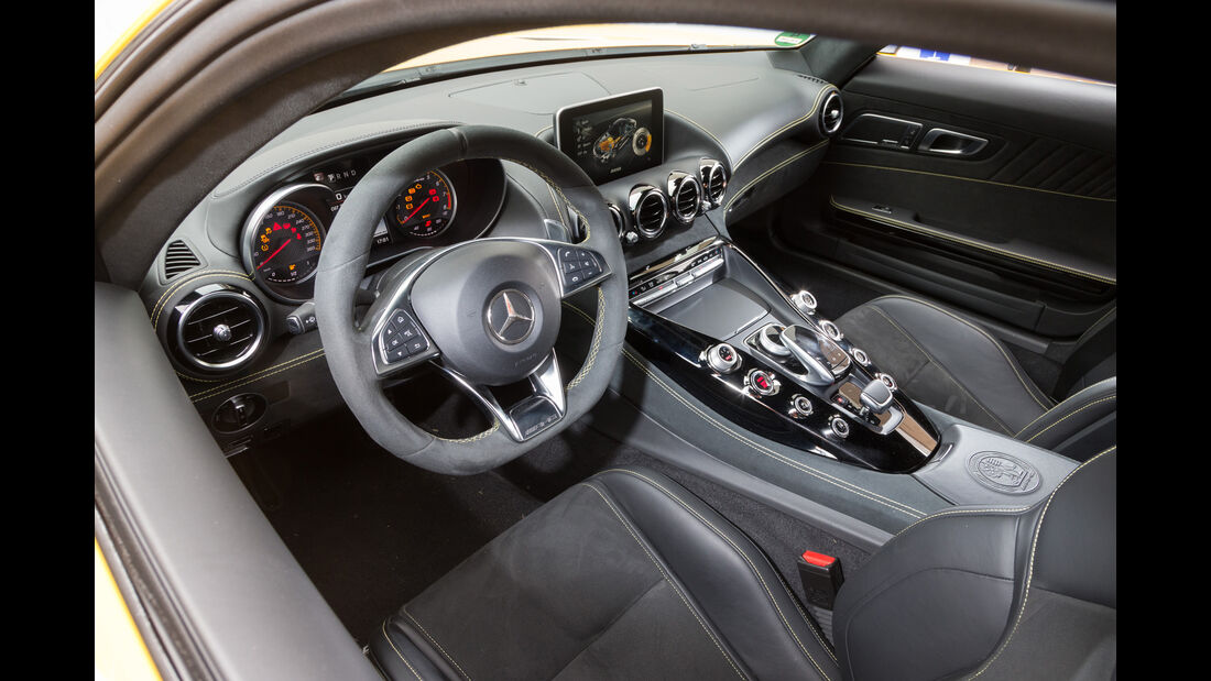 Mercedes AMG GT S, Cockpit
