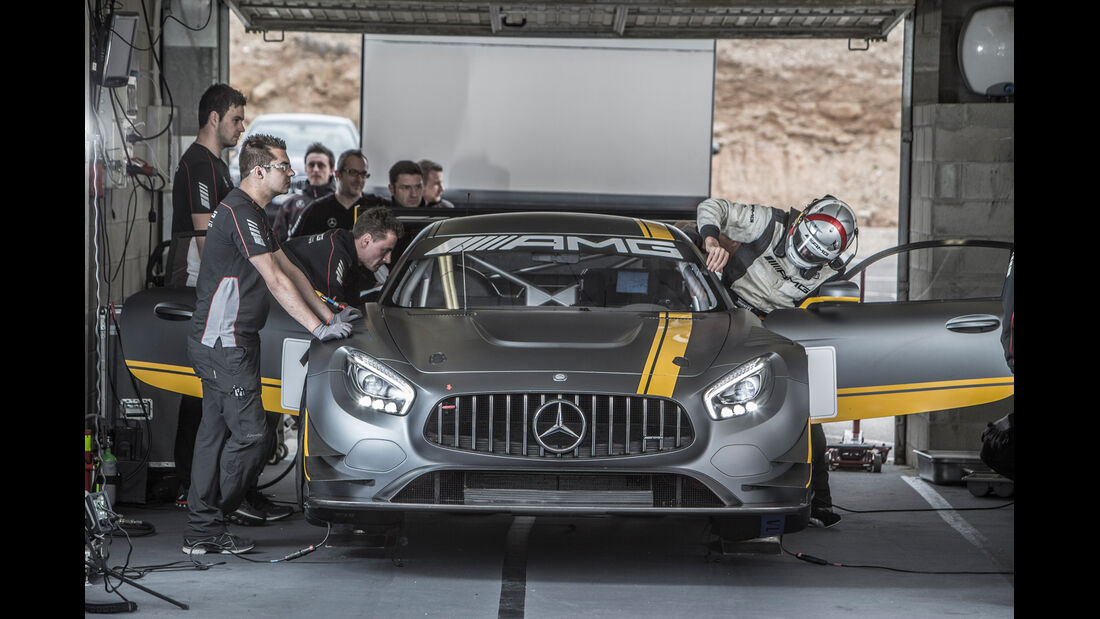 Mercedes AMG GT3, Frontansicht, Box