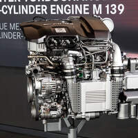 Neuer 45er Amg Motor M 139 Starkster Vierzylinder Turbo Auto Motor Und Sport