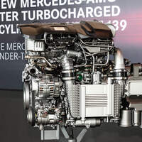 Neuer 45er Amg Motor M 139 Starkster Vierzylinder Turbo Auto Motor Und Sport