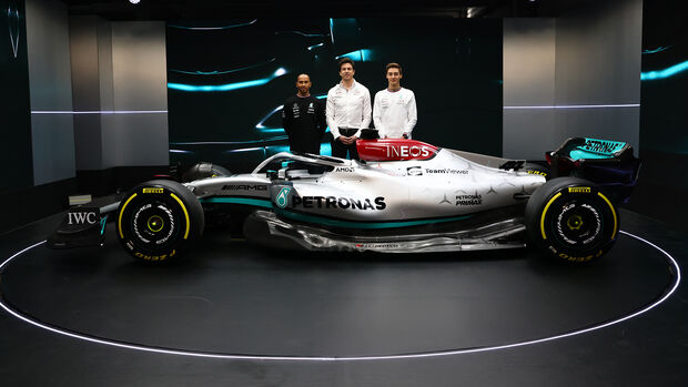 Mercedes AMG W13 - Lewis Hamilton & George Russell - 2022