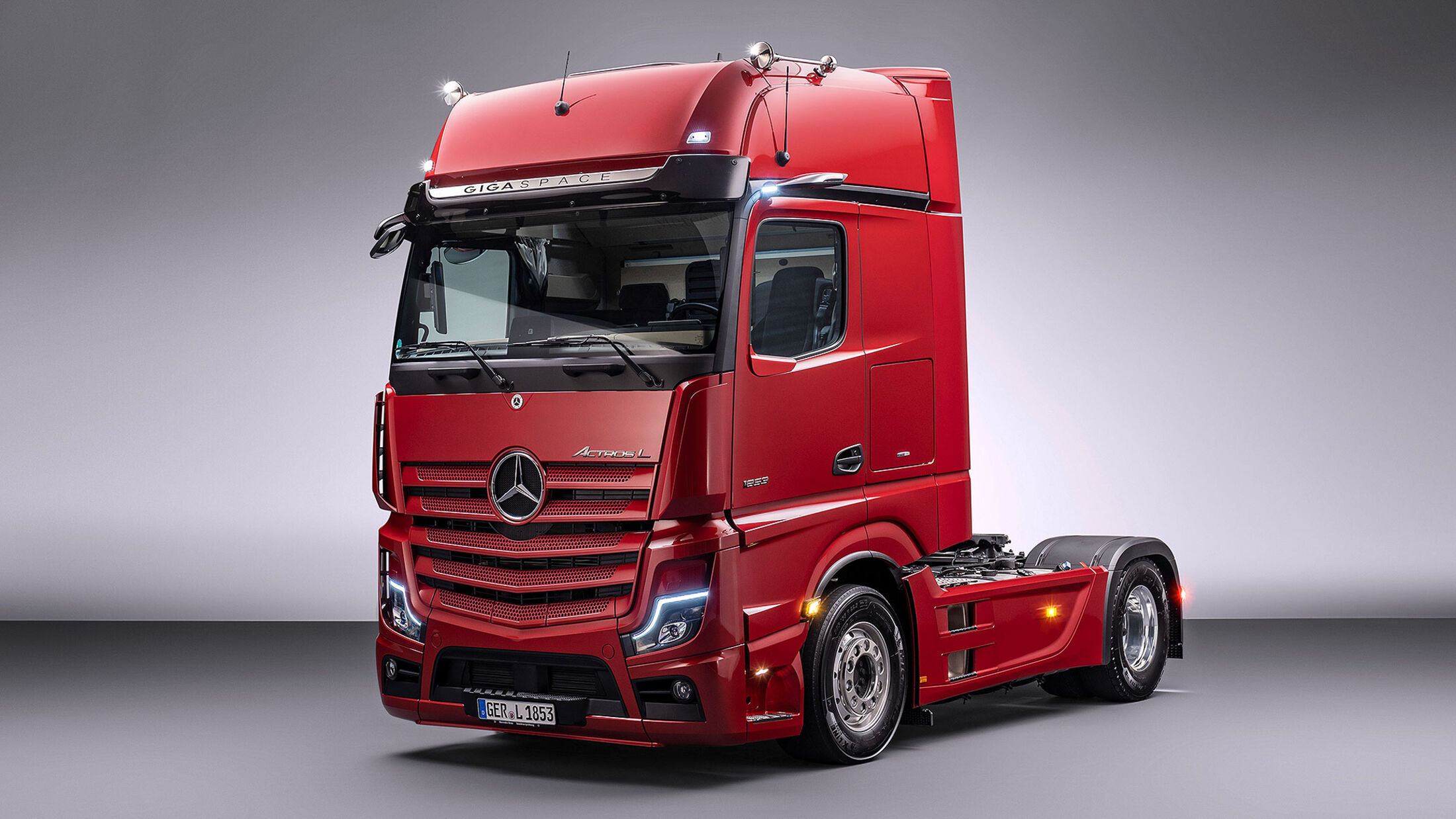 Mercedes Actros L und Sondermodell Driver Extent+: S-Klasse und Maybach für  Trucker