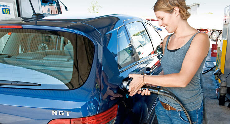 Mercedes B 170 NGT, Tankstelle
