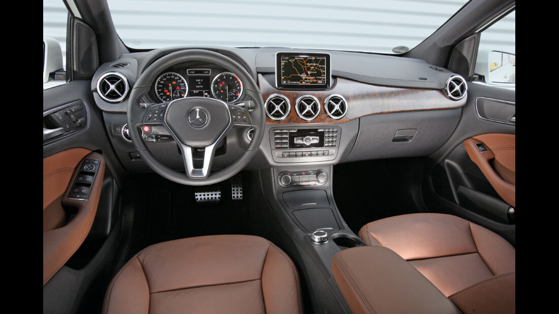 Mercedes B 200, Cockpit