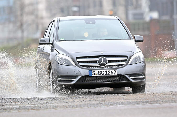 Mercedes B 220 4 Matic Im Fahrbericht Kultiviert Beherzte Allrad Mischung Auto Motor Und Sport
