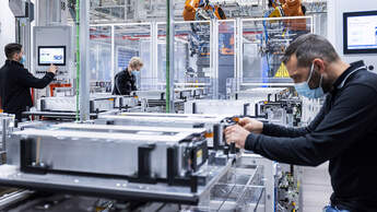 Mercedes Batterie Akku Produktion Hedelfingen