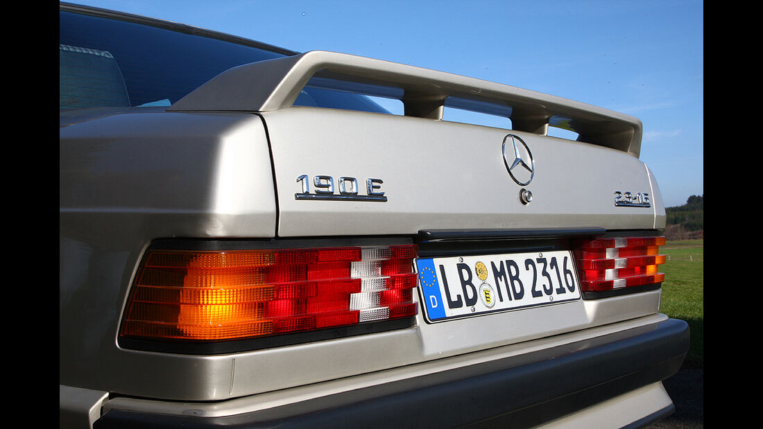 Mercedes-Benz 190 E 2.3-16 - Heckspoiler und Schriftzug
