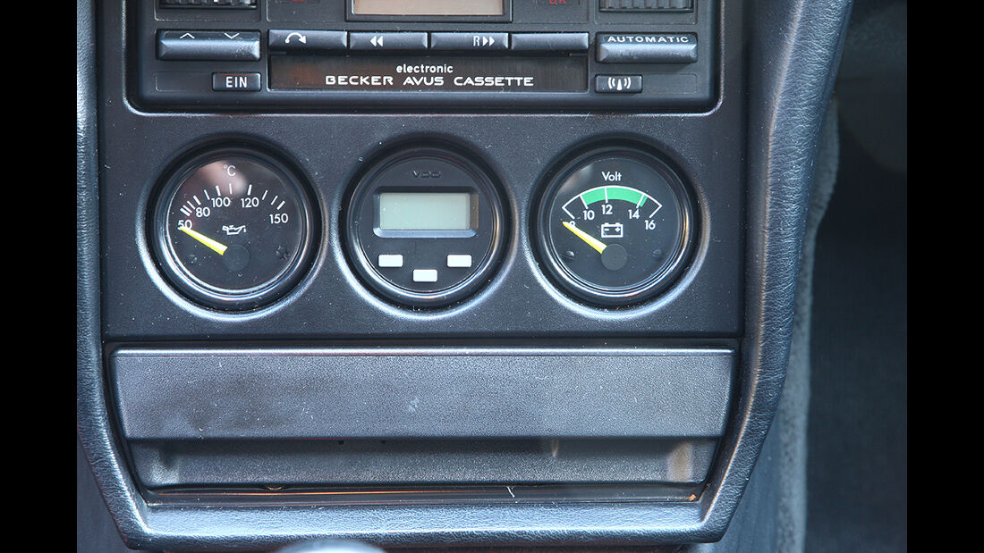 Mercedes-Benz 190 E 2.3-16 - Instrumente in der Mittelkonsole