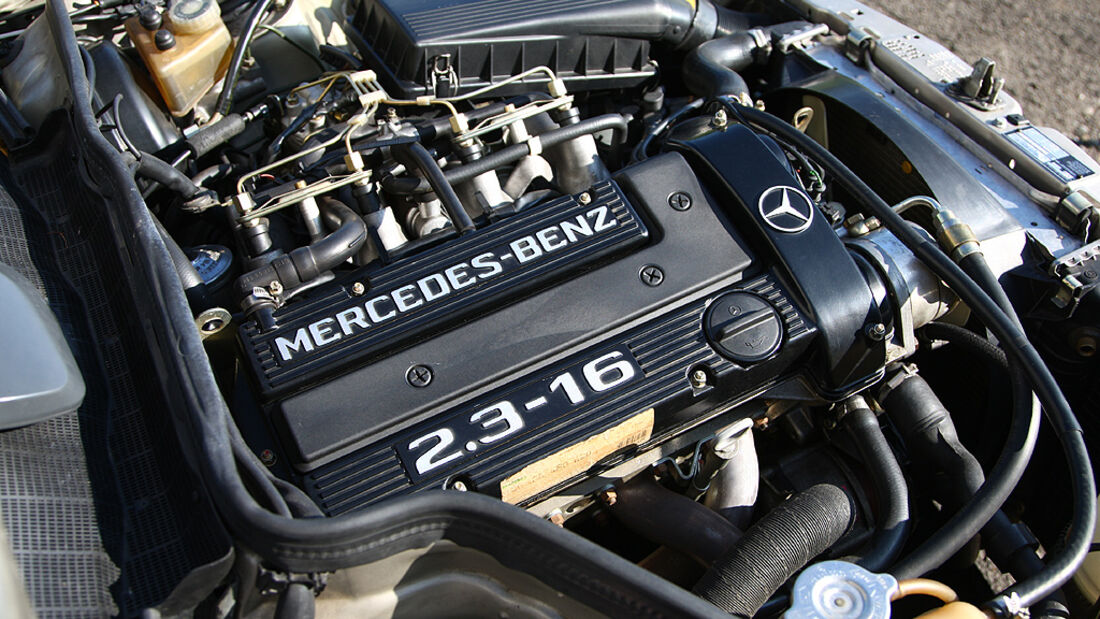 Mercedes-Benz 190 E 2.3-16 - Motorraum