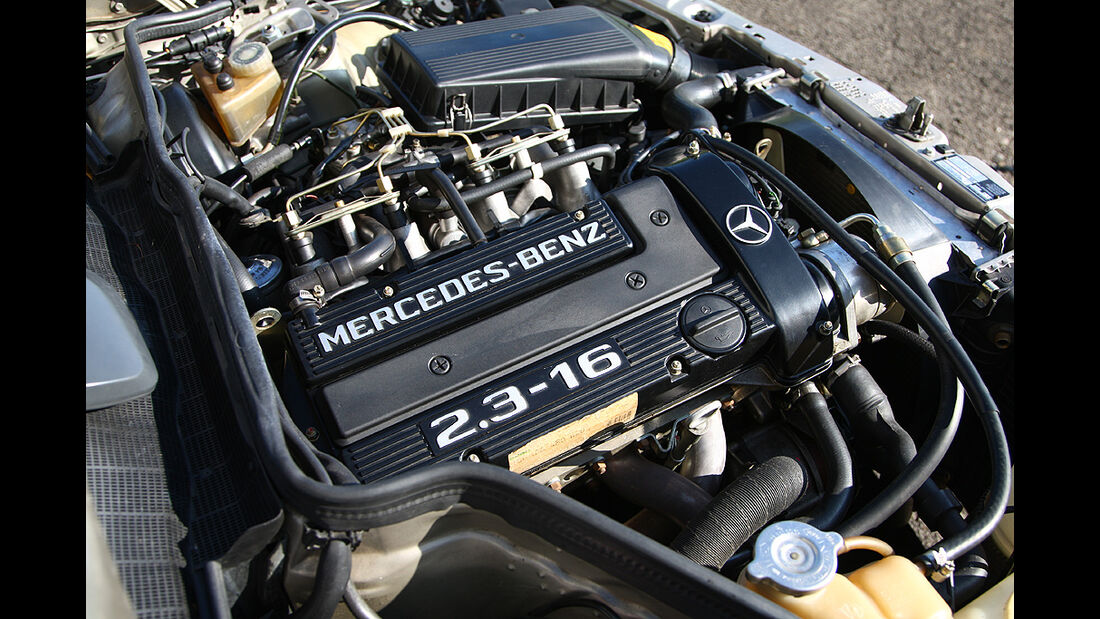 Mercedes-Benz 190 E 2.3-16 - Motorraum