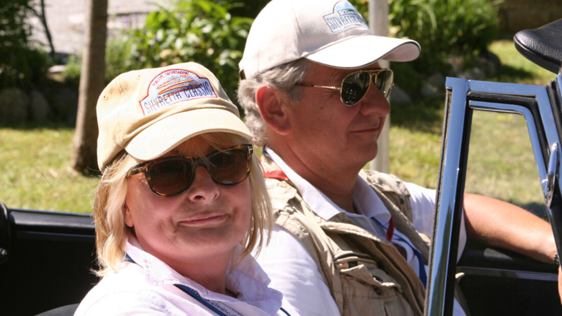 Mercedes-Benz 220 SEb Cabriolet bei der Silvretta Classic 2010 - Norbert und Constanze Woelfle