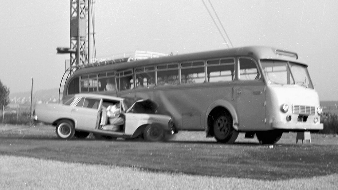 Mercedes-Benz 220Sb "Heckflosse" W111 (1959-1965) Crashtest