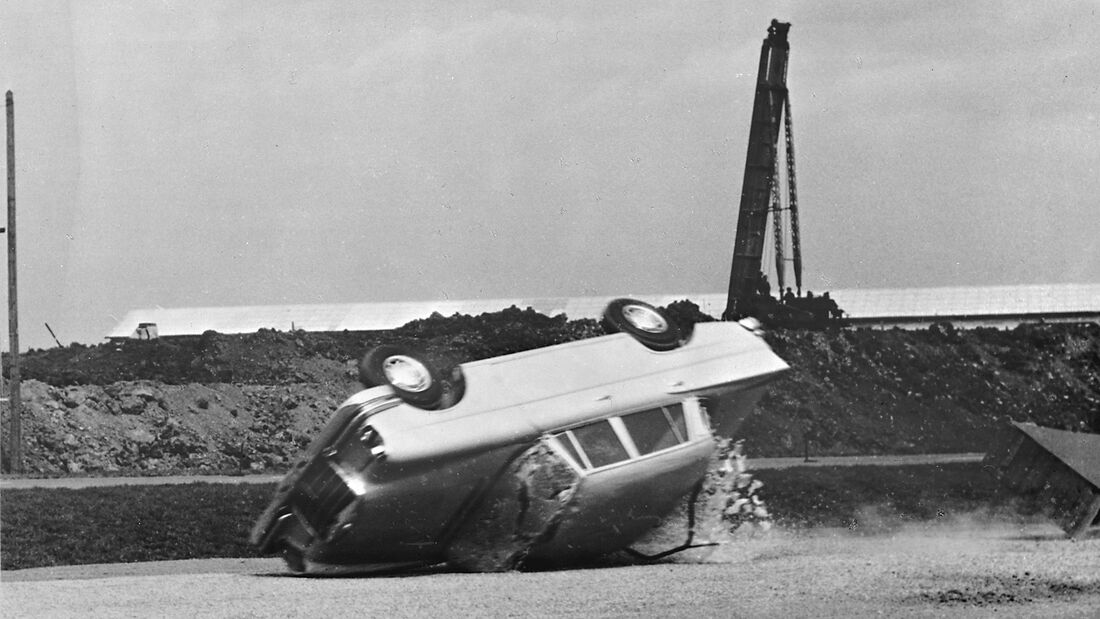 Mercedes-Benz 220Sb "Heckflosse" W111 (1959-1965) Überschlag Unfallversuch